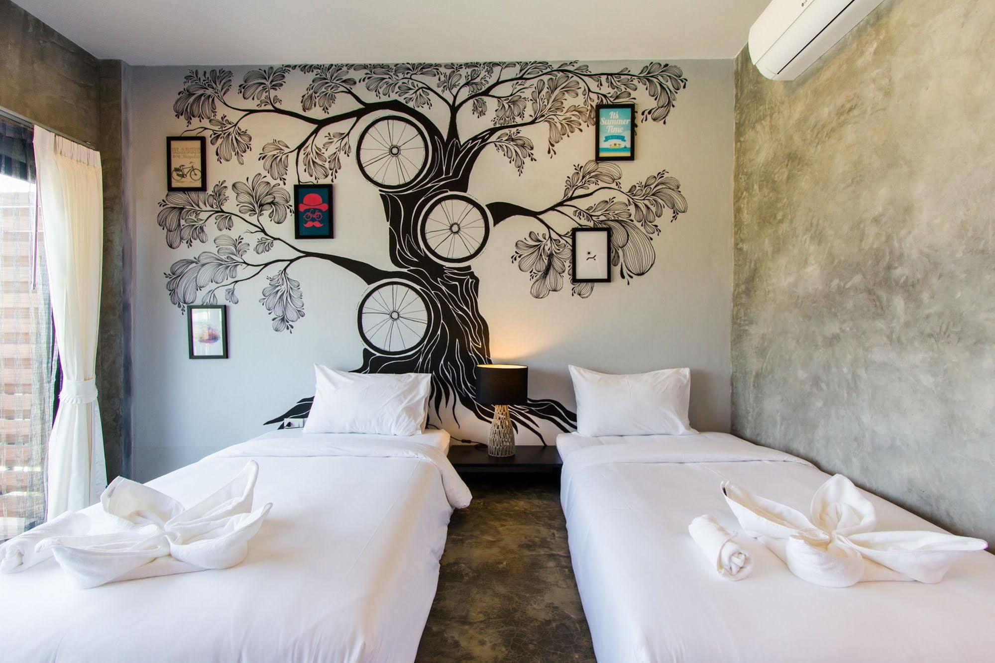The Bike Loft Family Hostel Хуахін Екстер'єр фото