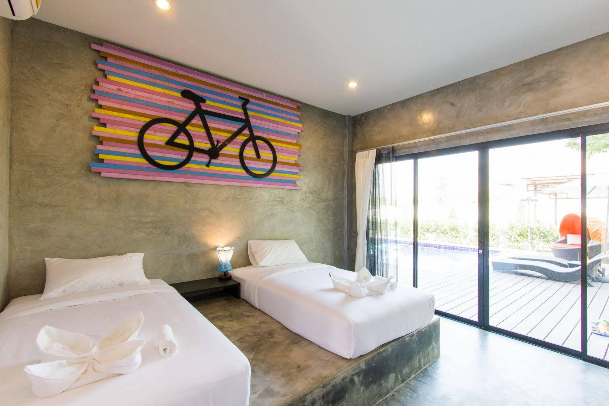 The Bike Loft Family Hostel Хуахін Екстер'єр фото