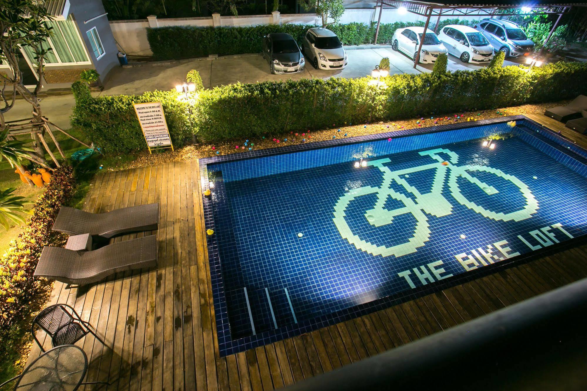 The Bike Loft Family Hostel Хуахін Екстер'єр фото